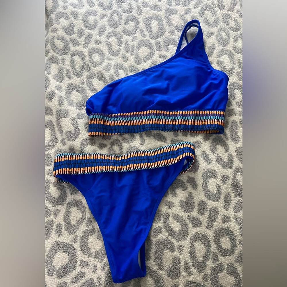 Bikini Set - Picture 2 of 5